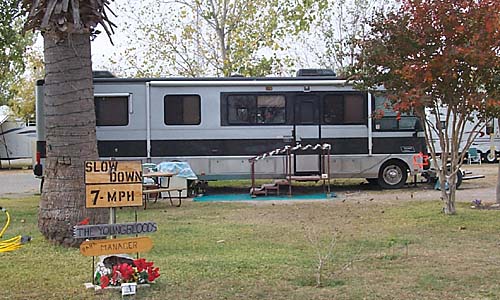 RV Park, Campground, Lake Amistad, Del Rio, Texas, Local Attractions, Holiday Trav-L-Park, Camping, RV Spaces, RV Storage, Lake Amistad, Boat Storage, Mobile Home Park, Free Wireless Internet